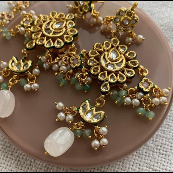 $45 unique statement jewellery set
orig $65 used once - Picture 3 of 5